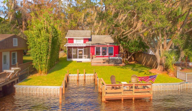 River house with 2 boat docks
