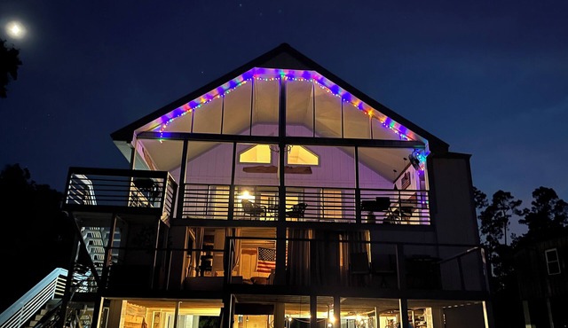 River House with 3 BR, sleeps 10, in Gulfport on the Biloxi River with boat dock