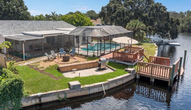 River House with heated Pool, Sunsets, Fishing, Dolphin & Manatee Watching