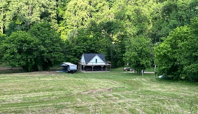 River House within 30 minutes of Red River Gorge and Natural Bridge State Park.n