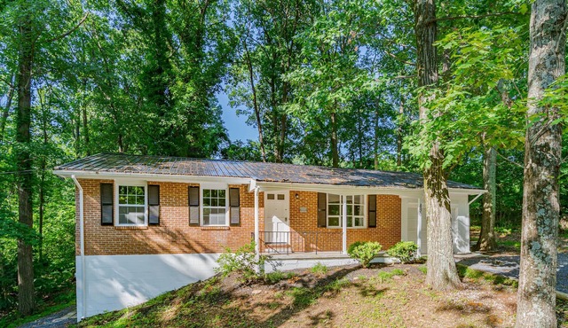 River & Kayak Cottage, Hot Tub, Deck, Grill, WiFi!