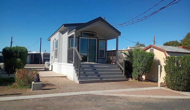 River Lagoon Charming 1-bedroom Park Model #41 on the Colorado River