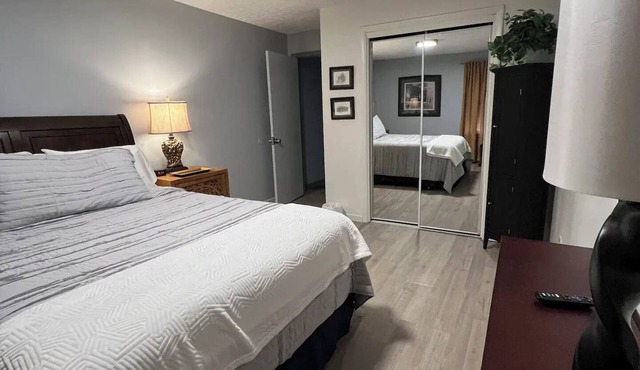 River Living - One Story - 2 bd/2ba - On the River - 2Blks to Main St - VIEWS