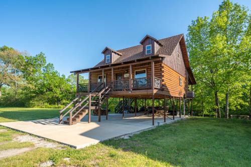 River Lodge Escape with Hot Tub
