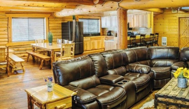 River Lodge Family Cabin - Unwind by nature's beauty!