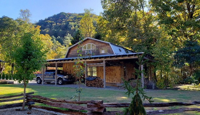 River Love ❤@ The Barn *Highlands nHome on the Cullasaja RivernTrout Fishing