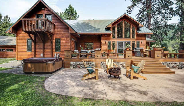 River Lover's Paradise! Luxe Cabin on the Naches
