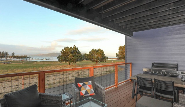 River & Marina View: Hammond Townhome w/Hot Tub