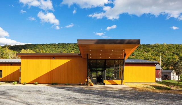 River Mountain Modern Lodge – Hot Springs Tubs