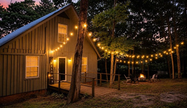 River & Mountain Views. Theater Room + Fire Pit. Near Waterfalls & Nashville