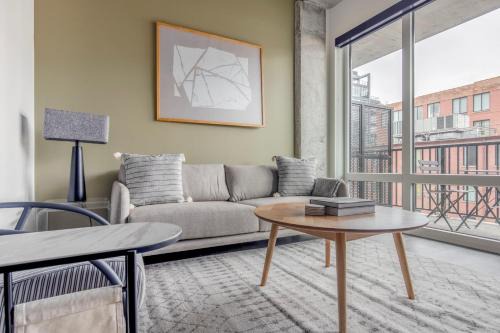 River North 1br w yoga studio nr Riverwalk CHI-1036