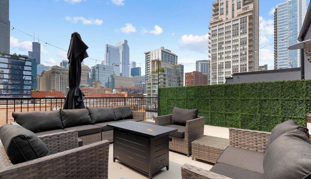 River North Private Deck With In and Out Parking