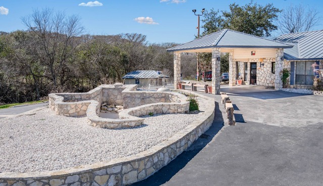 River Oak Inn
