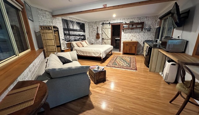 River Oak Retreat, non the river, nPeaceful and private n600 mtrs to beach