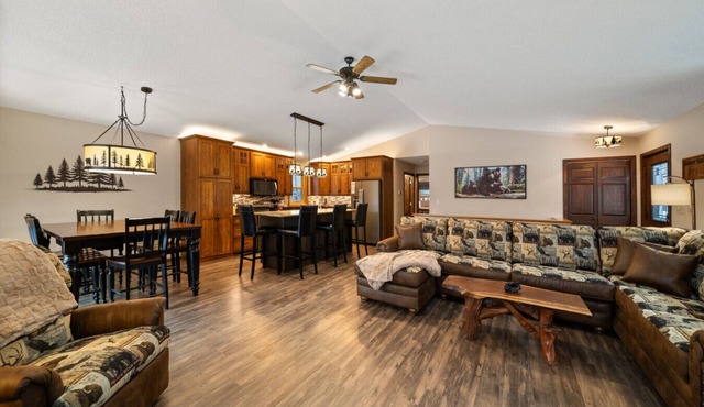 River Oaks Retreat on the Wisconsin River, Spacious Yard, Kayaks Included!