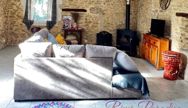 "RIVER Paradise" Villa with private river and forest