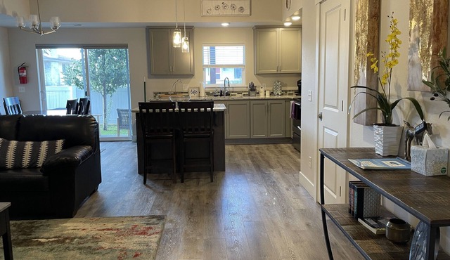 River Park Town House, Unit 101