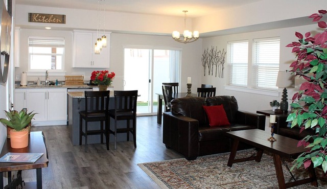 River Park Town House, Unit 201