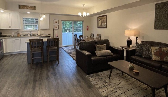 River Park Town House, Unit 302