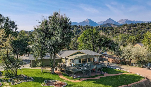 River Place Retreat- Perfect Retreat for Large Groups or Families