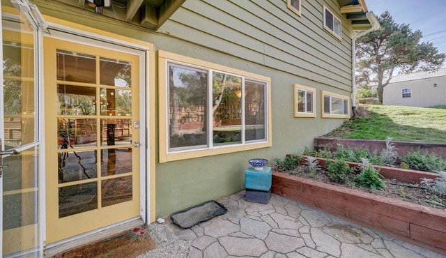 River Place Retreat, Unit 4- Cozy Condo on the Arkansas River