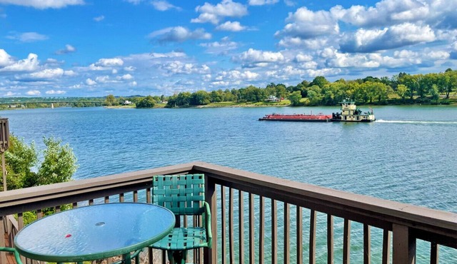 River Port | 3 Bed Condo Waterfront on Ohio River