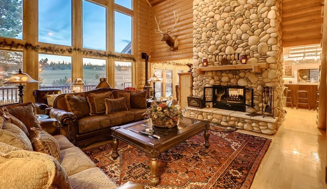 River Ranch Lodge: 28-Min To Breck, Private Hot Tub, Pool Table, Shuffleboard