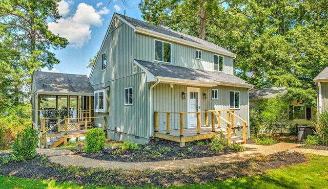 River Refresh - Waterfront with Spa on Placid Bay