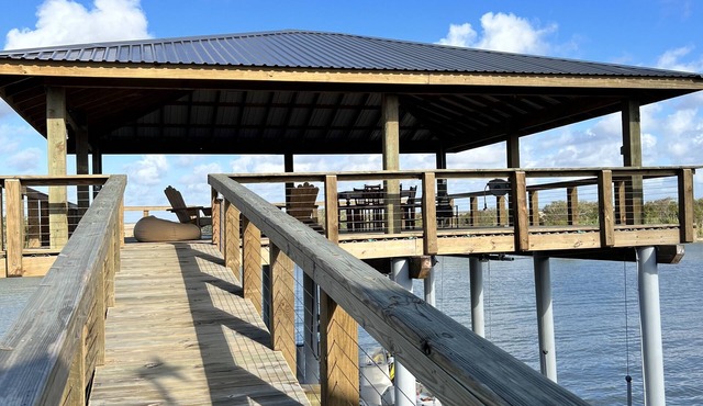 River Rendezvous! Newly renovated with newly constructed boathouse
