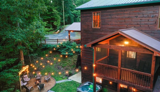 River Resort~ Cold Plunge~ Hot tub~ Game Room ~ Resort Pool ~ Fire Pit- Ellijay