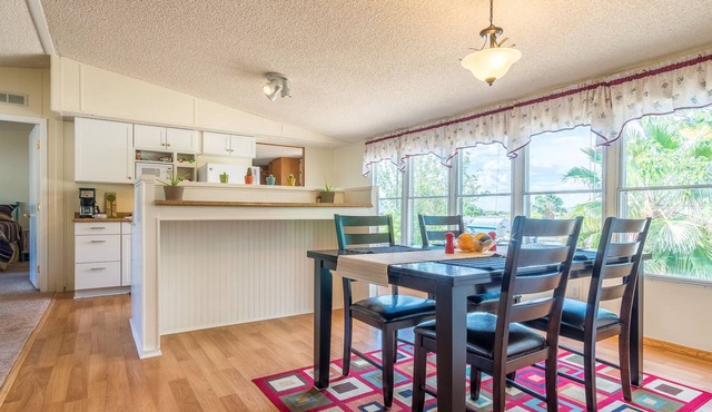 River Resort Three Bedroom Home With Deck Sleeps 8