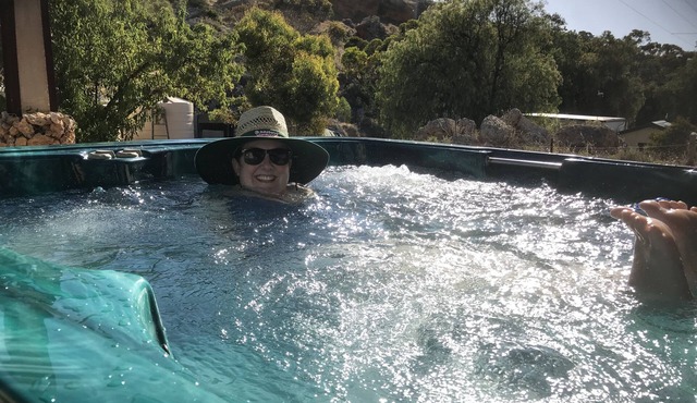 River Respite, Spa, Jetty, Canoes Linen and Telescope!