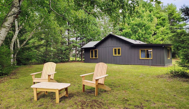 River Retreat-Cozy Cabin on 3 Acres in Hayward