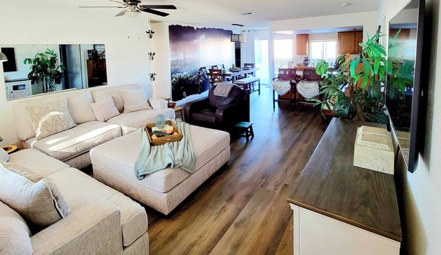 River Retreat Family Getaway- Pet Friendly, Under 1 mile to Boat Ramp