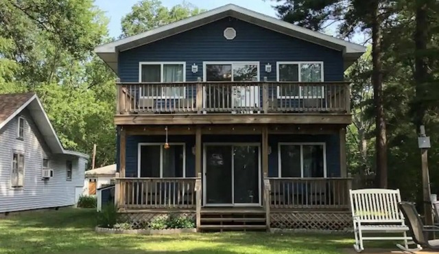 River retreat in Momence, IL. with river access. There is a private dock onsite.