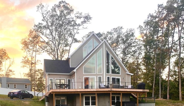 River Retreat-modern luxury 5 min to Skyline Drive