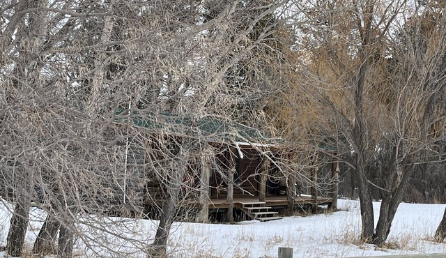 River Retreat - Tongue Canyon on the river with hottub & AC on 7.5 private acres