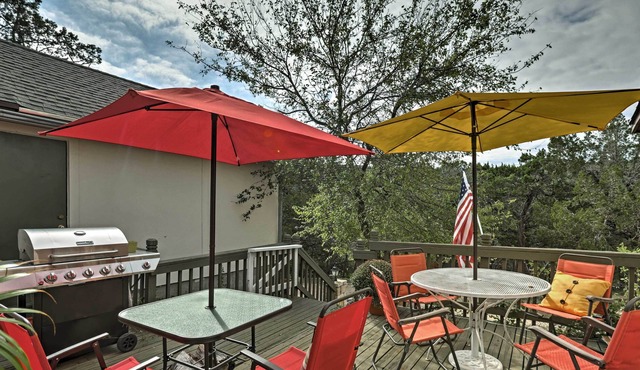 River Retreat w/ Deck, 2 Kayaks, Fire Pit & Grill!