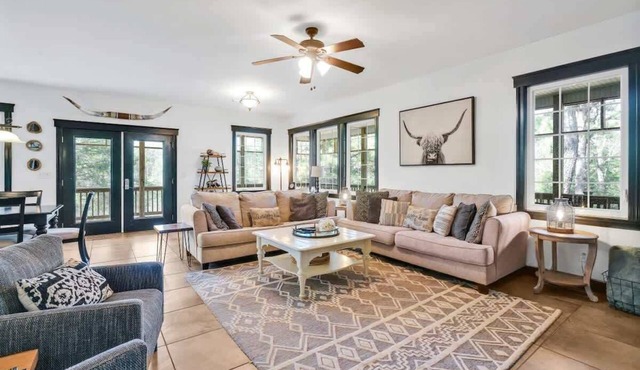 River Road Retreat - Heated Private Pool, Pond, Fi
