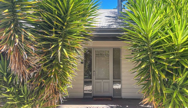 River Rock Cottage Centrally located and Dog friendly