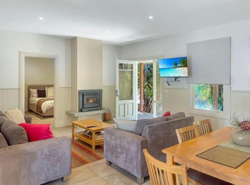 River Rock Cottage Centrally located and Dog friendly