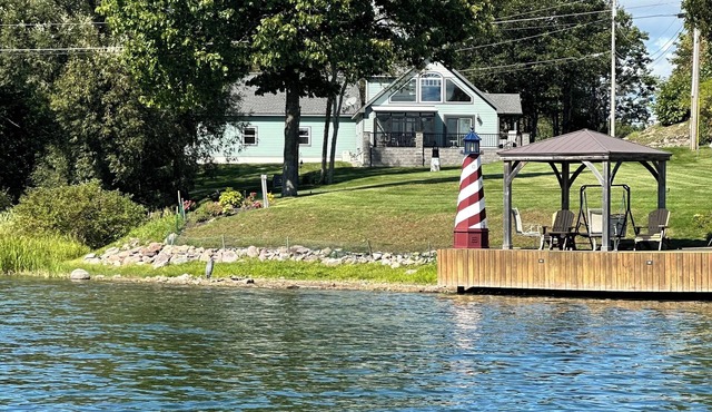 River Rock Lodge: Waterfront Retreat in the Thousand Islands