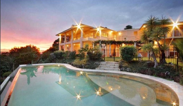 River Rock Retreat Maroochy. Sunshine Coast Hinterland 10 acre resort style