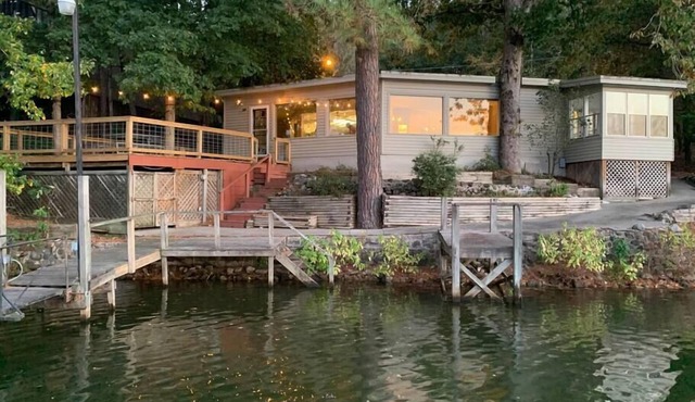 River Rock Retreat, Family Lake House, Fishing Dock, Shuffleboard!