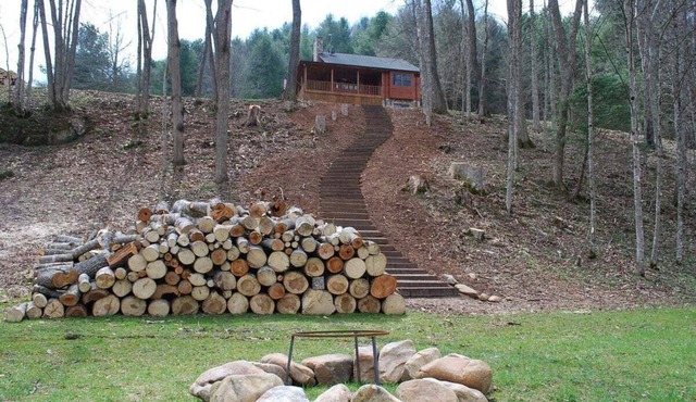 River Rock Ridge - Upscale Cabin, Riverfront, Firepit, Covered Porch,WIFI, Small Dog Friendly