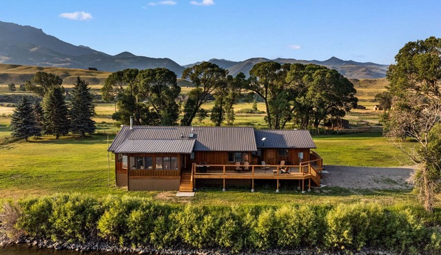 River Rose - Fully remodeled charming ranch style cabin on Yellowstone River!