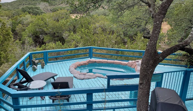 River Rose Retreat Center: Whole property holds 15 adults