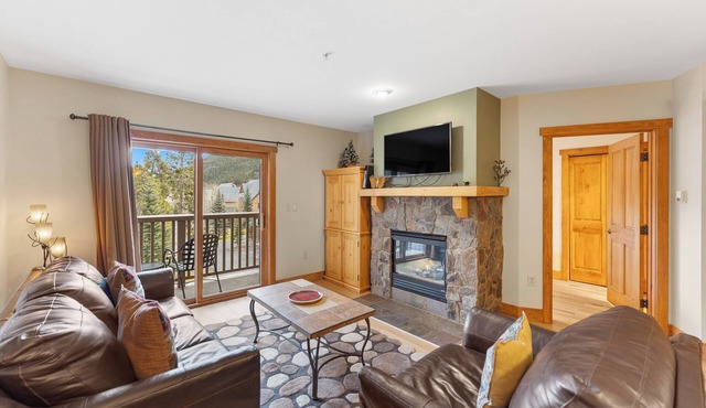 River Run Condo Close to Gondola, Shops and Dining, Scenic Views from Balcony