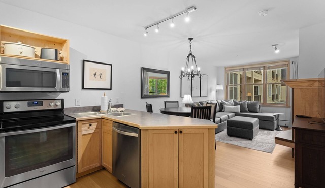 River Run Condo Close to Gondola, Shops & Dining w/Courtyard Views!