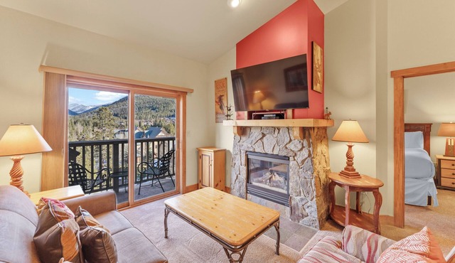 River Run Condo w/Mountain Views from Private Balcony & Close to Gondola!